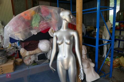 SILVER FEMALE MANNEQUIN