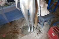 SILVER FEMALE MANNEQUIN - 7