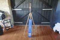 WINSOR & NEWTON ARTIST EASEL - 4