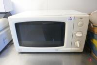 AEG 900W MICROWAVE