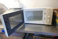 AEG 900W MICROWAVE - 4