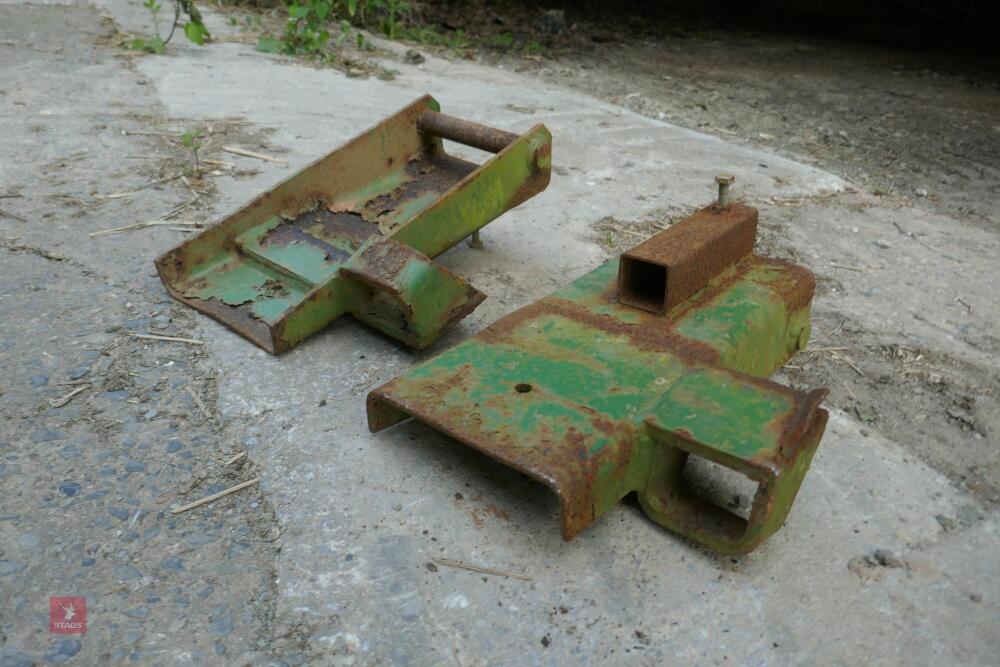 PAIR OF GREEN BRACKETS