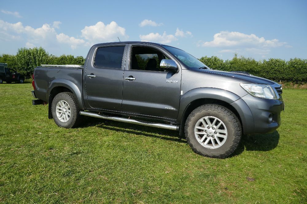 2016 TOYOTA HILUX INVINCIBLE PICK UP