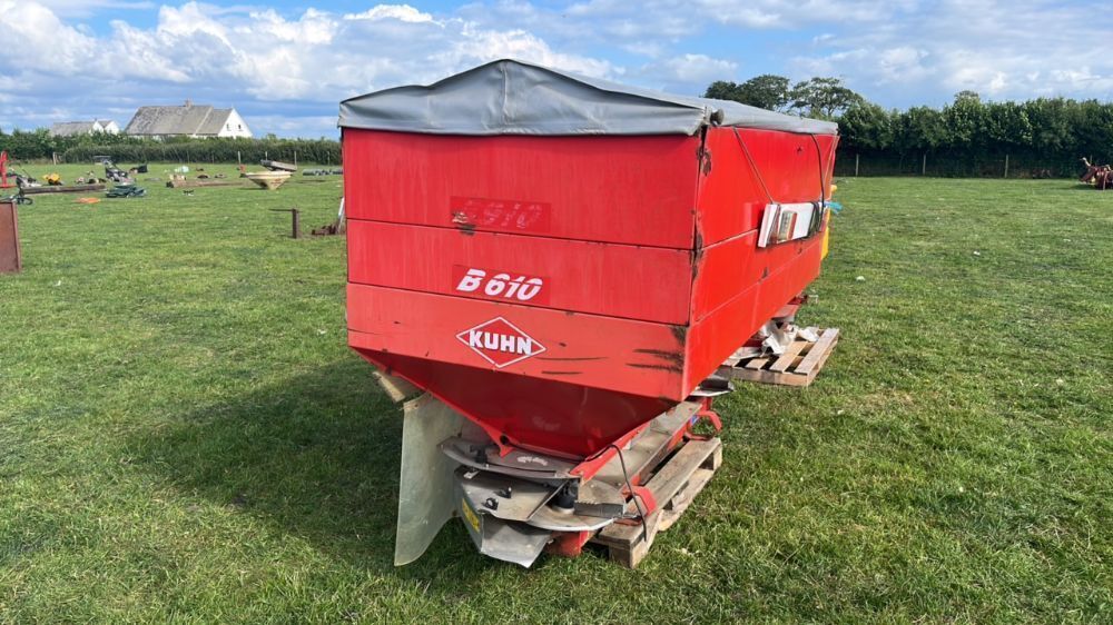 2002 KUHN MDS 1131 FERTILISER SPREADER