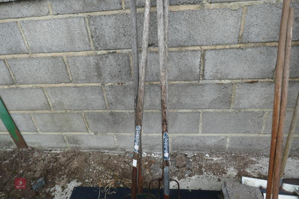 4 X 4 TINE DUNG FORKS