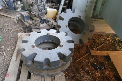 2 CLAAS CENTRE WHEEL WEIGHTS