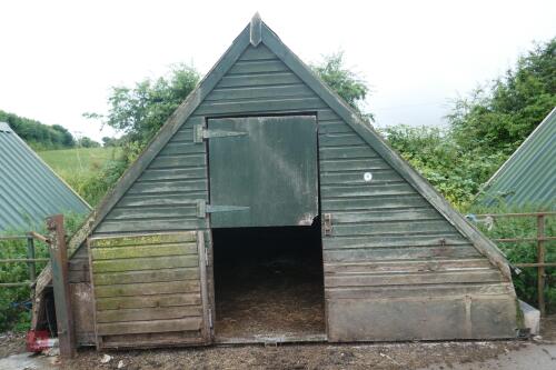 LARGE INSULATED PIG HOUSE