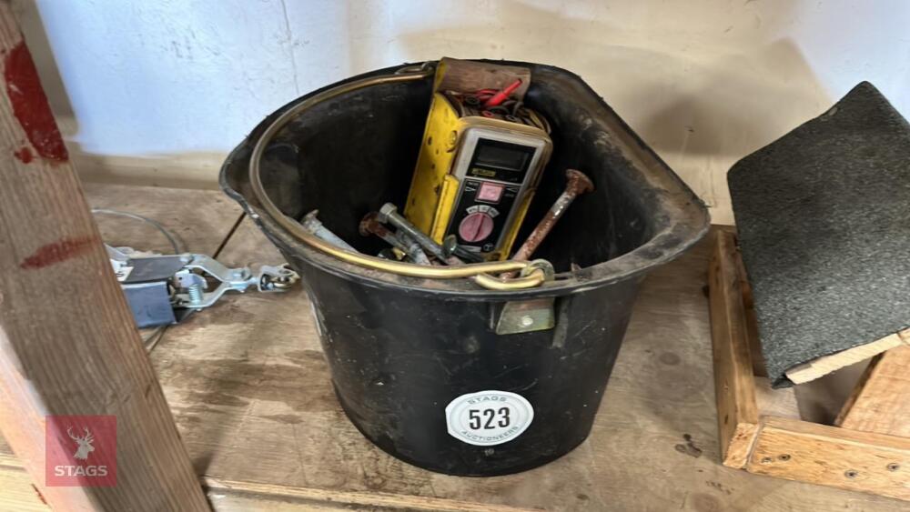 BUCKET OF SCREWS