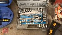 SOCKET SET