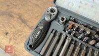 RATCHET HEX BIT SET - 4