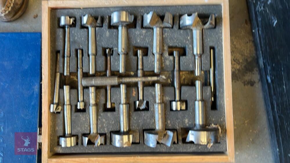 BOX OF WOOD DRILL BITS