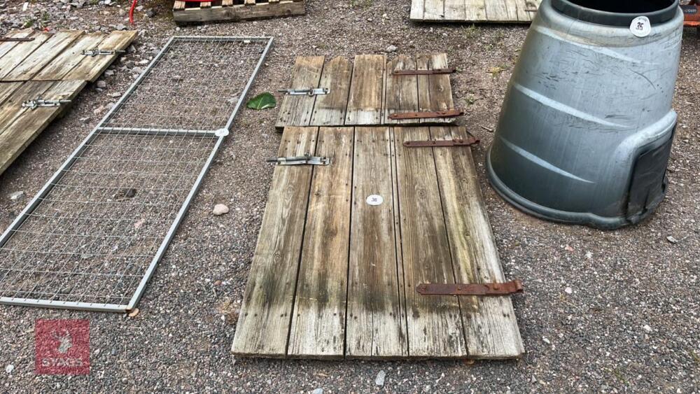 TOP AND BOTTOM WOODEN STABLE DOOR