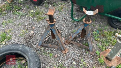 2 AXLE STANDS