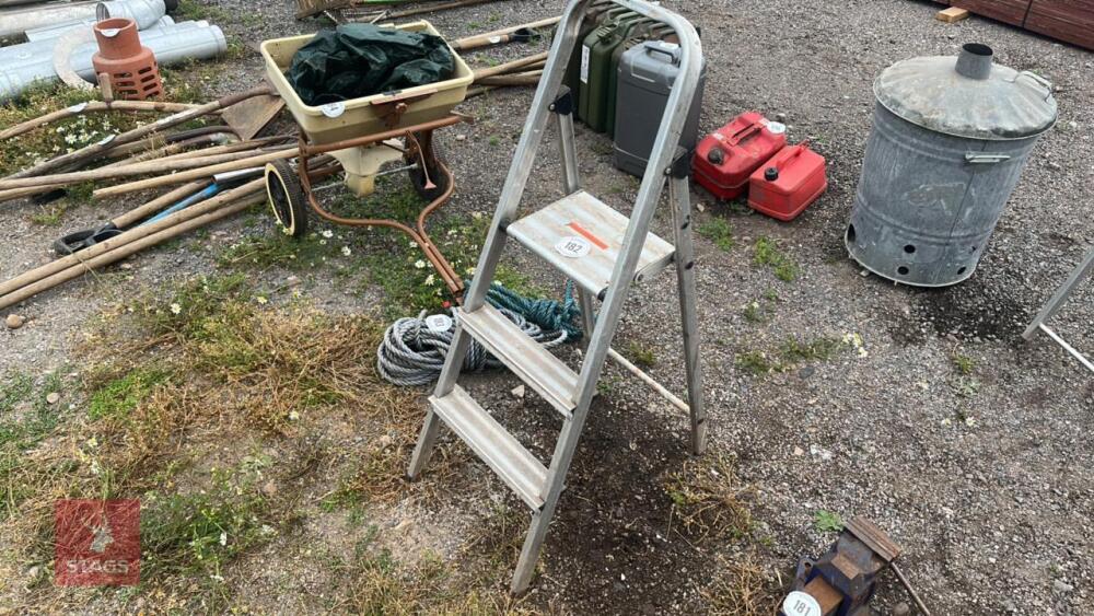 SMALL AL STEP LADDER