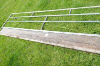 IAE 15' GALV SHEEP FEED BARRIER C/W GATE - 4