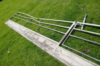 IAE 15' GALV SHEEP FEED BARRIER C/W GATE - 3