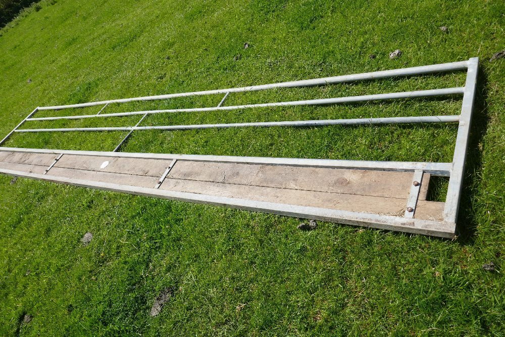 IAE 15' GALV SHEEP FEED BARRIER