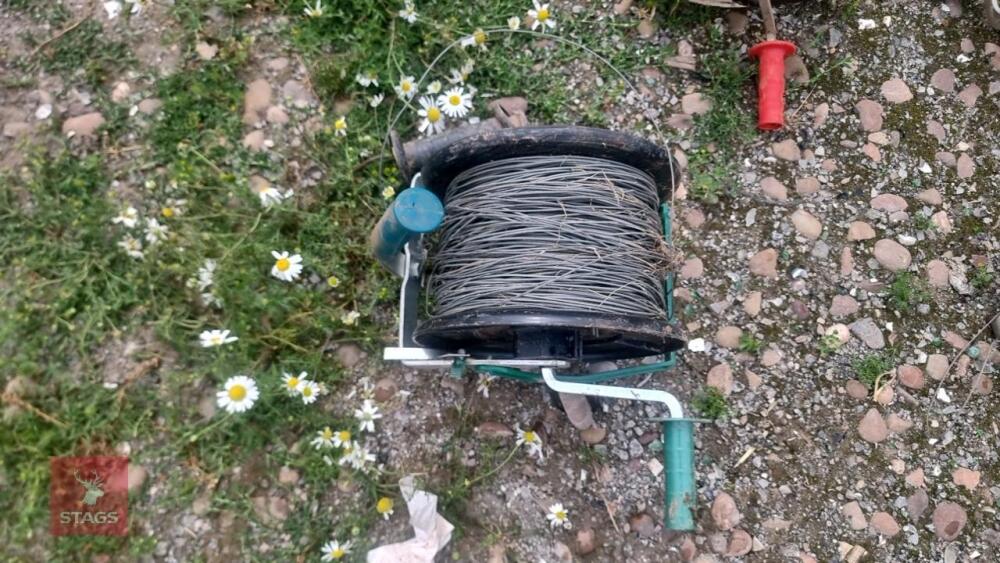 ELECTRIC FENCE REEL AND METAL WIRE