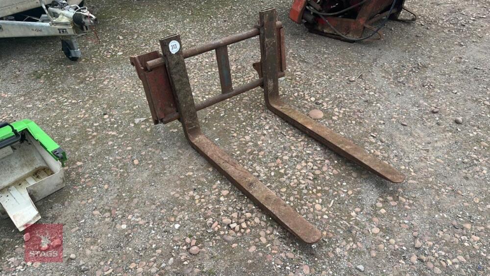 EURO 8 ADJUSTABLE PALLET FORKS