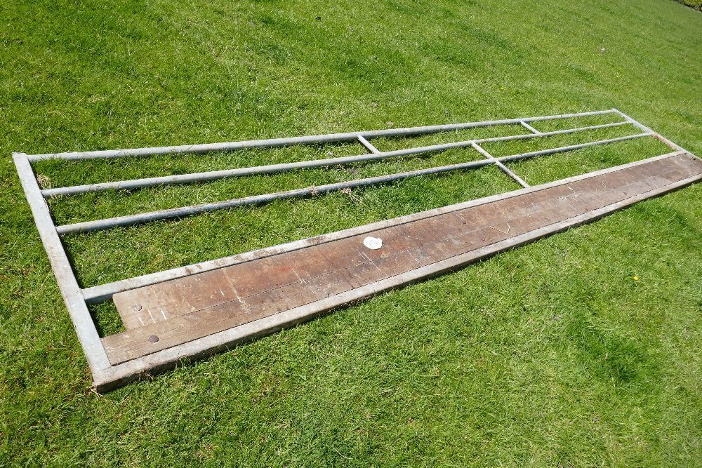 IAE 15' GALV SHEEP FEED BARRIER