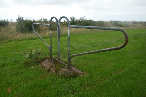 10 PORTABLE DOUBLE COW CUBICLES