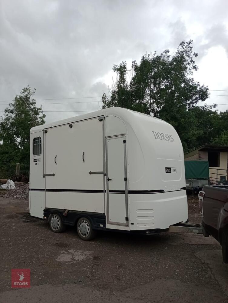 2011 EQUI TREK HORSE BOX