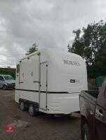 2011 EQUI TREK HORSE BOX - 4