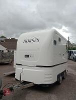 2011 EQUI TREK HORSE BOX - 5