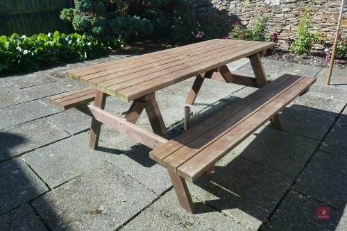 6' WOODEN PICNIC TABLE C/W STAND