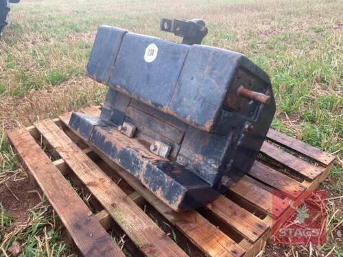 NEW HOLLAND FRONT TRACTOR WEIGHT BLOCK