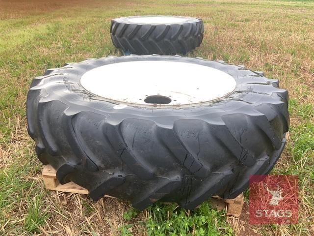 2 460/85 R42 NEW HOLLAND REAR TRACTOR WHEELS/TYRES