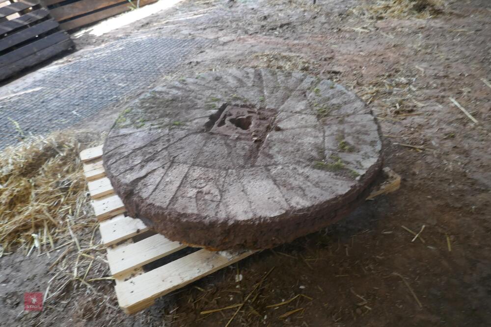 LARGE GRANITE HOOPING STONE