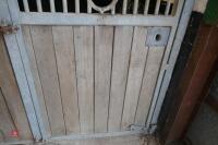 4 MONARCH STABLE FRONTS (232) - 2