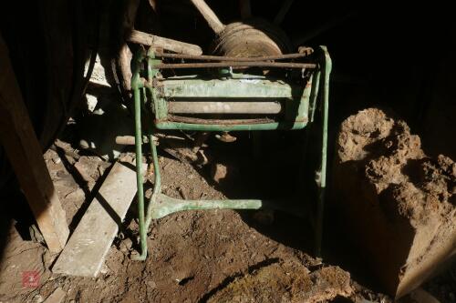 METAL FRAMED MANGLE (16)