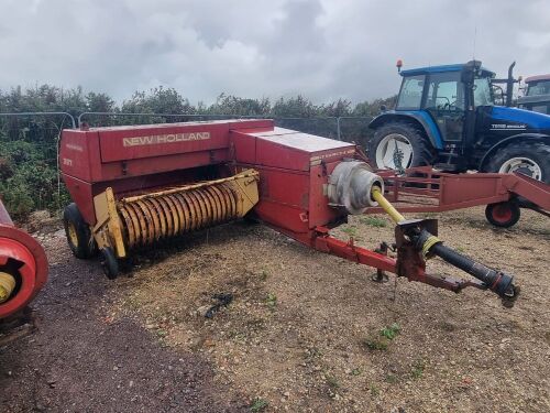 NEW HOLLAND 387 CONVENTIONAL BALER