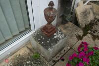 2 X GRANITE AND CAST IRON PILLAR TOPS - 4