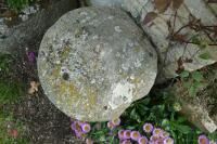 GRANITE STADDLE STONE - 3