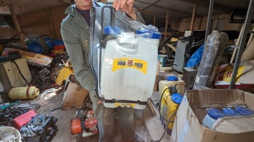 BRAND NEW LURMARK KNAPSACK SPRAYER