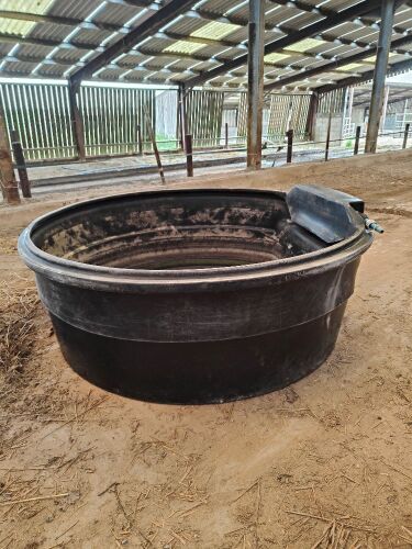 400 GALLON CATTLE WATER DRINKING TROUGH