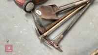 QTY OF GARDEN TOOLS - 2