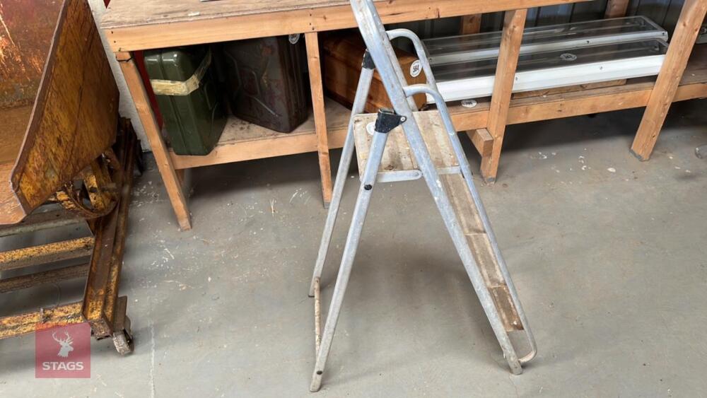 AL STEP LADDER