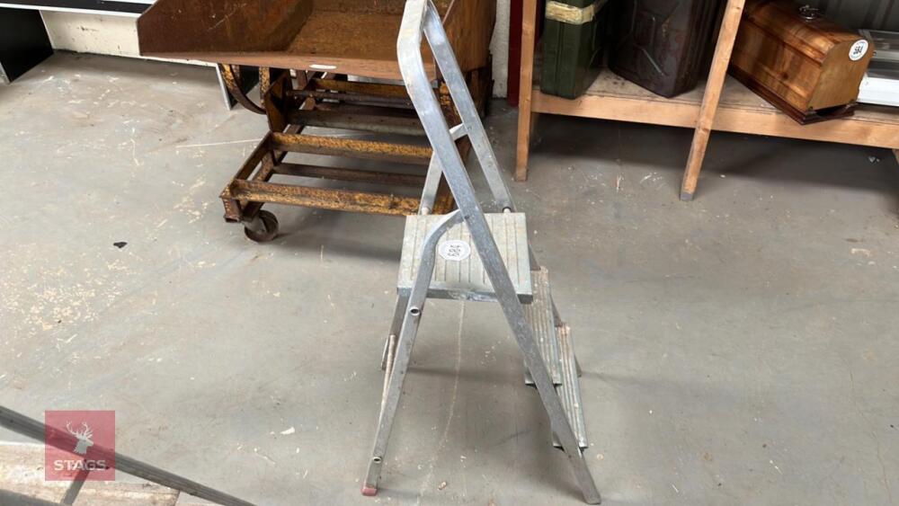 SMALL STEP LADDER