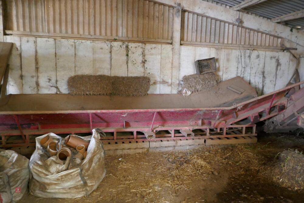 TONG 20' FEED HOPPER