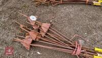 15 PIG TAIL ELECTRIC FENCE STAKES - 3