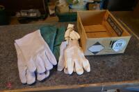 2 PAIRS OF LEATHER GAUNLETS & WORK GLOVE - 4