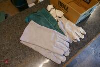 2 PAIRS OF LEATHER GAUNLETS & WORK GLOVE - 5