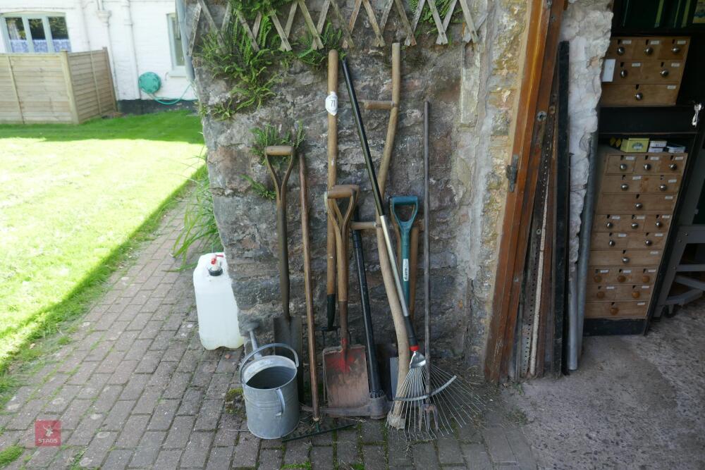 SELECTION OF GARDEN & OUTDOOR TOOLS