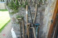 SELECTION OF GARDEN & OUTDOOR TOOLS - 5