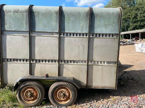 LIVESTOCK TRAILER