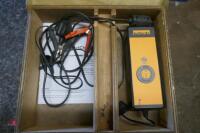 HALFORDS SMALL BATTERY CHARGER IN WOODEN - 2